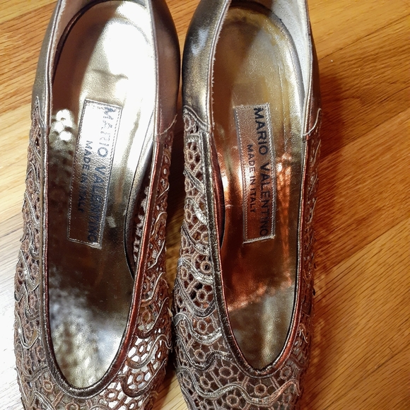 Mario Valentino Size 6 Vintage Kitten Heels Pumps Bronze Mario Valentino - Picture 7 of 7